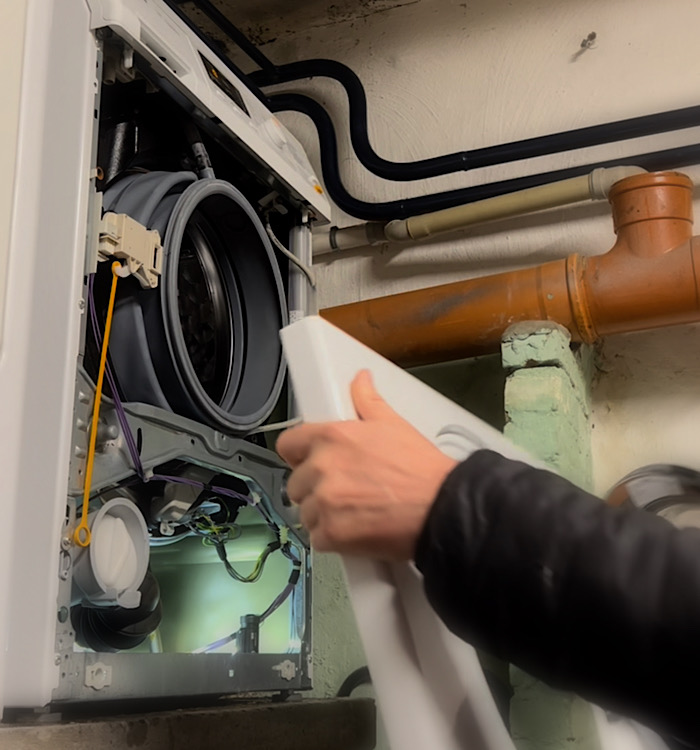Voorpaneel wegnemen van Miele wasmachine WDA